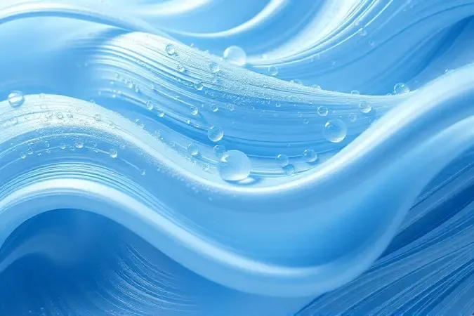Renderização 3D mostrando hidratação capilar profunda com superfícies orgânicas orvalhadas e gotículas de água em tons de azul e perolado.