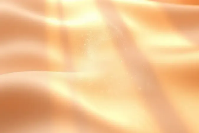 Partículas de fragrância se fixando em superfície suave representando dicas para maior duração do perfume na pele
