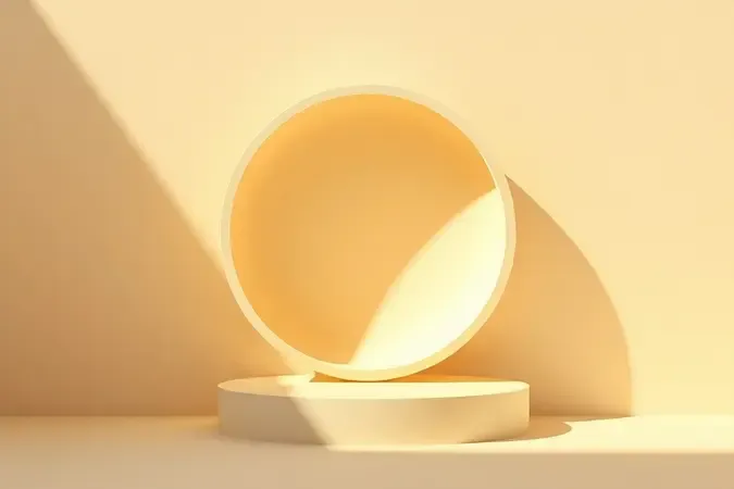 Render 3D conceitual de proteção solar com esfera suave e luz dourada sobre superfície neutra
