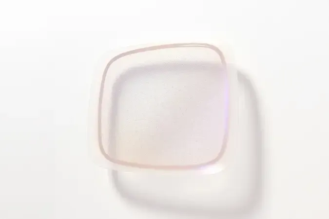 Renderização 3D conceitual de barreira protetora de protetor solar agindo como tratamento ativo contra manchas na pele