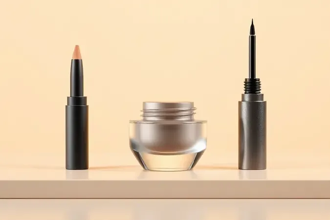 Render 3D dos diferentes tipos de aplicadores de lápis de olho: lápis retrátil, gel e caneta líquida.
